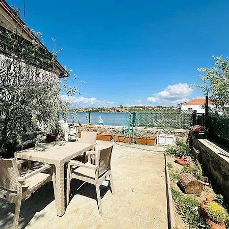 Denize Sifir-otantik Tas Ev Villa