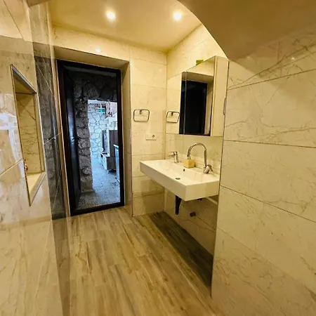 Denize Sifir-otantik Tas Ev Villa Çeşme